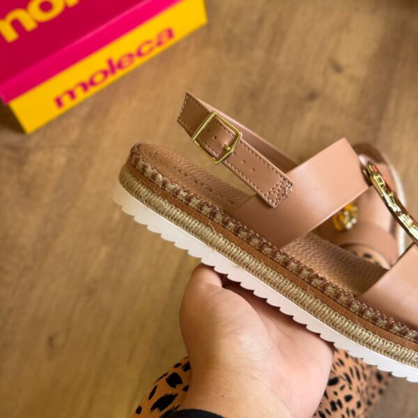 Sandália Moleca Detalhe Dourado no Cabedal 5447.526 - Imagem 6
