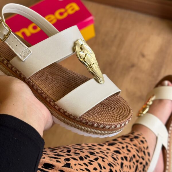Sandália Moleca Detalhe Dourado no Cabedal 5447.526 - Imagem 7