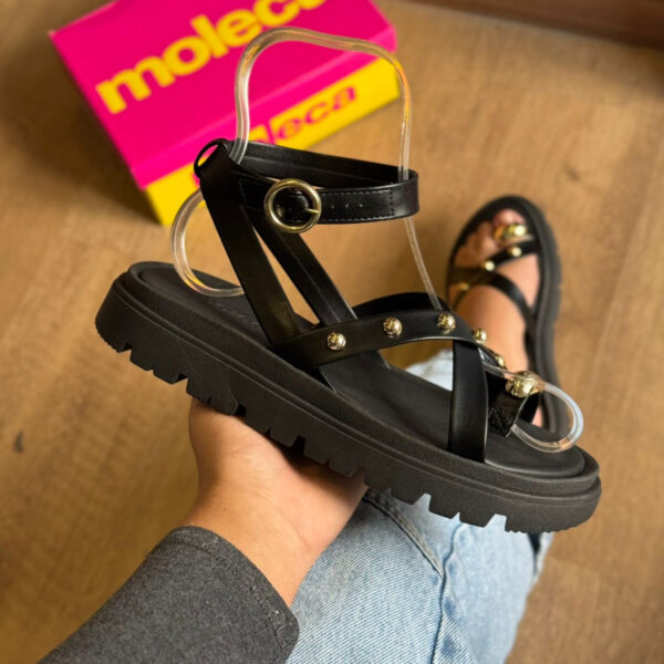 Sandália Moleca com Ajuste e Detalhes Dourados 5504.113 - Imagem 10
