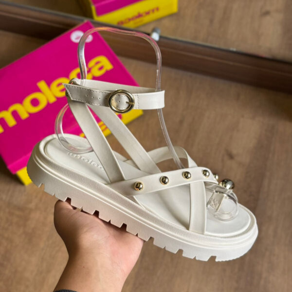 Sandália Moleca com Ajuste e Detalhes Dourados 5504.113 - Imagem 11