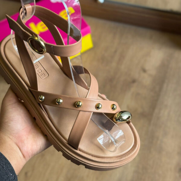 Sandália Moleca com Ajuste e Detalhes Dourados 5504.113 - Imagem 8