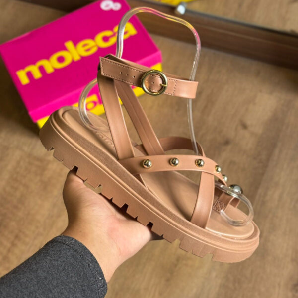 Sandália Moleca com Ajuste e Detalhes Dourados 5504.113 - Imagem 12