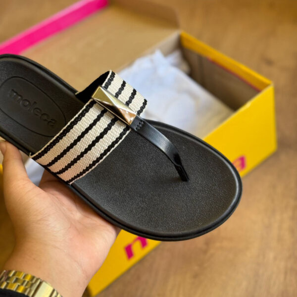 Sandália Moleca Tiras Grossa com Pequeno Detalhe Dourado 5525.109 - Imagem 2