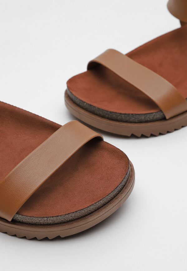 Rasteira Flatform Moleca Lisa Caramelo - Imagem 5