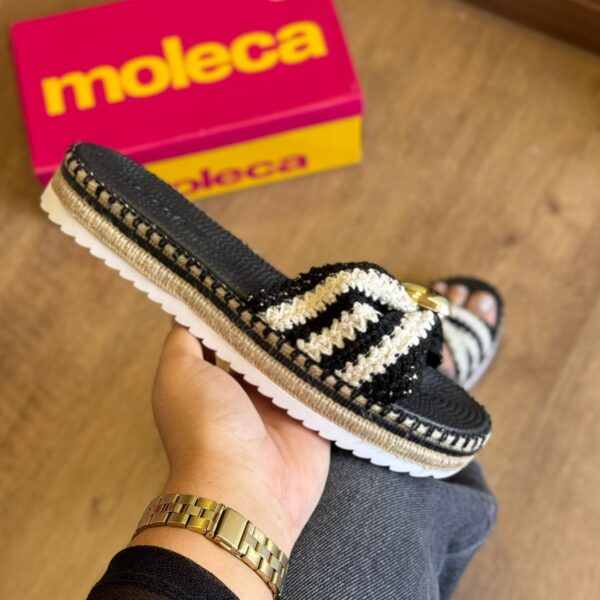 Rasteira Moleca Detalhe Dourado Circular 5447.525 - Imagem 10