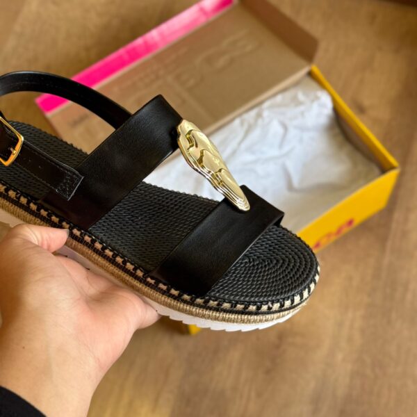 Sandália Moleca Detalhe Dourado no Cabedal 5447.526 - Imagem 2