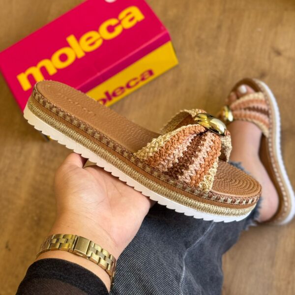 Rasteira Moleca Detalhe Dourado Circular 5447.525 - Imagem 2
