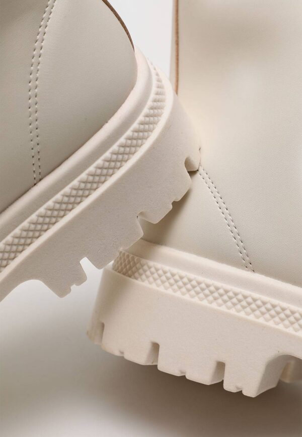 Bota Tratorado Moleca Lisa Preta | Off-White | Marrom - Imagem 11