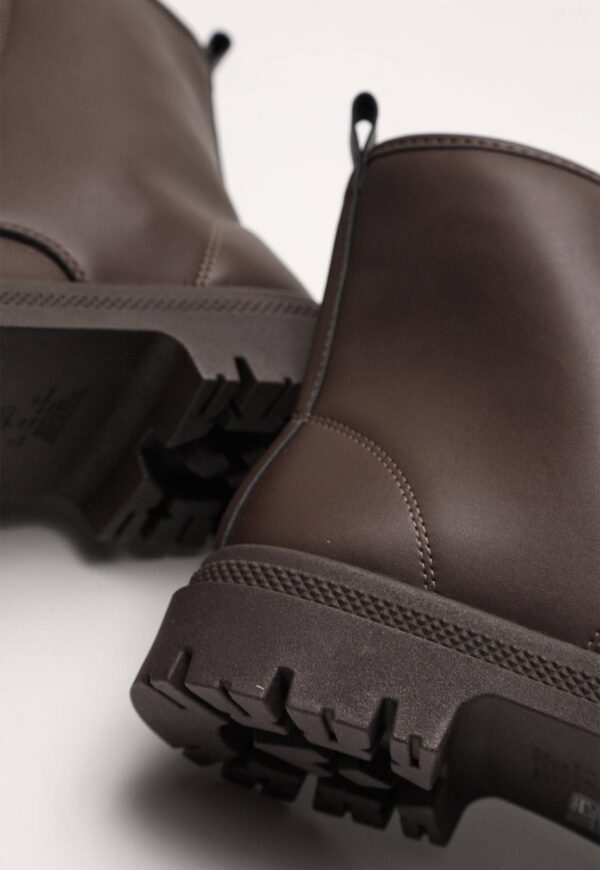 Bota Tratorado Moleca Lisa Preta | Off-White | Marrom - Imagem 12