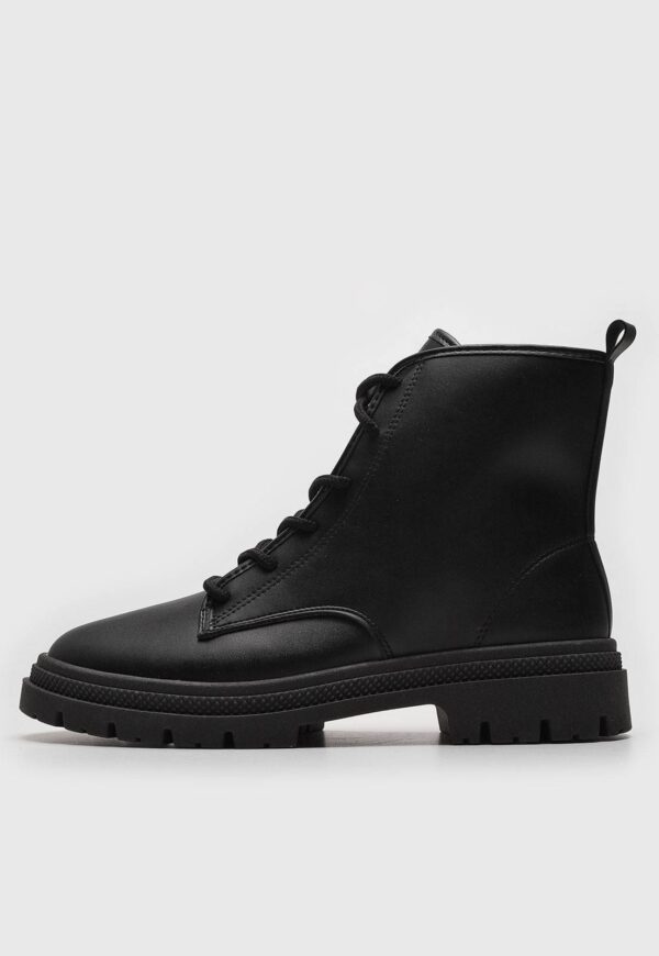 Bota Tratorado Moleca Lisa Preta | Off-White | Marrom