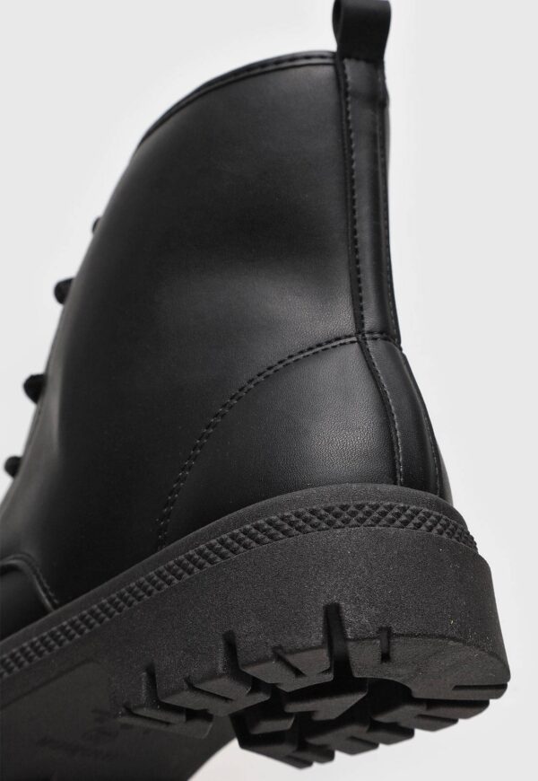 Bota Tratorado Moleca Lisa Preta | Off-White | Marrom - Imagem 10
