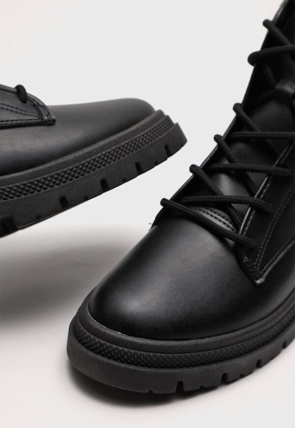 Bota Tratorado Moleca Lisa Preta | Off-White | Marrom - Imagem 13