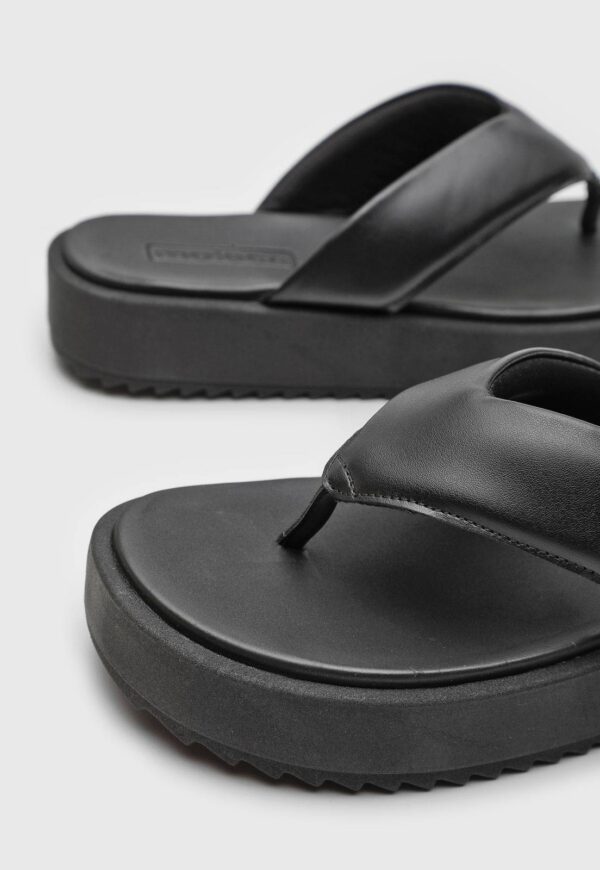 Rasteira Flatform Moleca Lisa Preta - Imagem 4