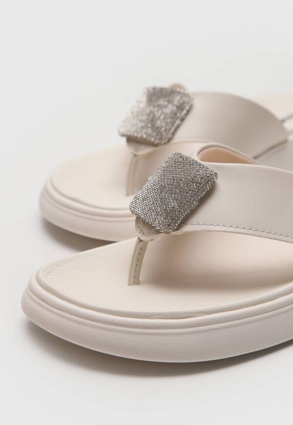 Rasteira Moleca Aplicação Hotfix Off-White - Imagem 5