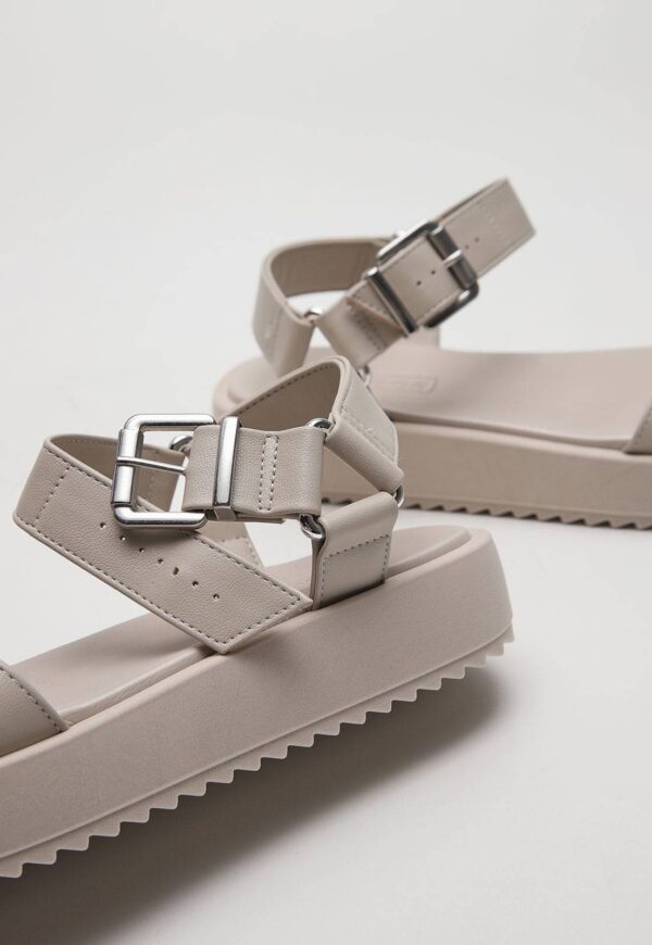 Rasteira Moleca Corrente Off-White - Imagem 4