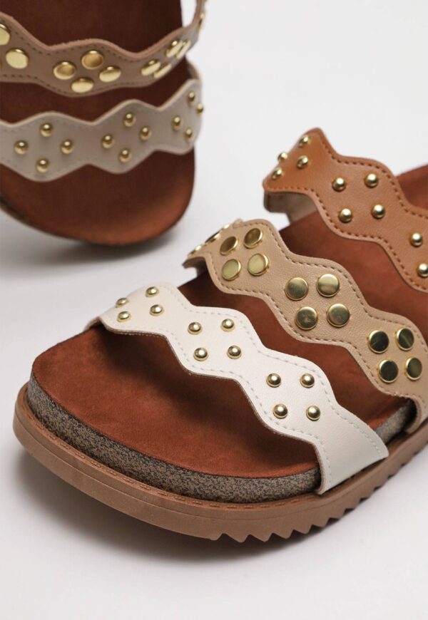 Rasteira Moleca Tachas Marrom - Imagem 4